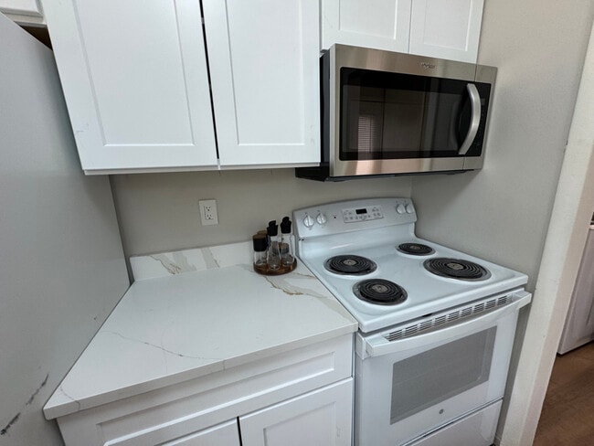 Photo - 3231 Prairie Ave