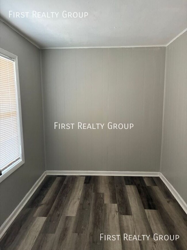 Photo - 1671 Gummer Ave