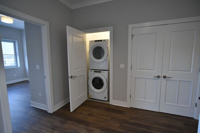 Photo - 927 W Irving Park Rd Unit #305