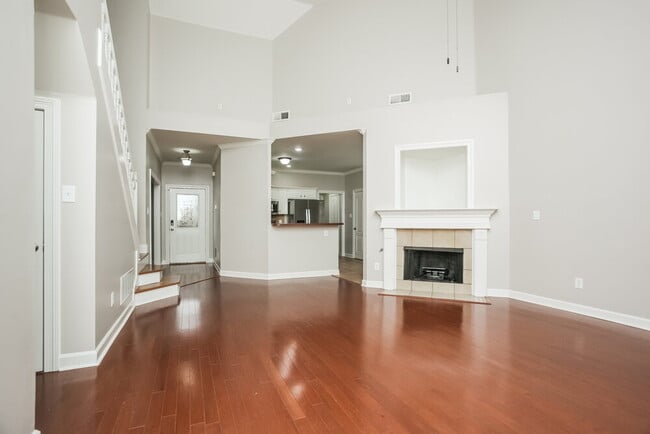 Photo - 2885 Liverpool Ln