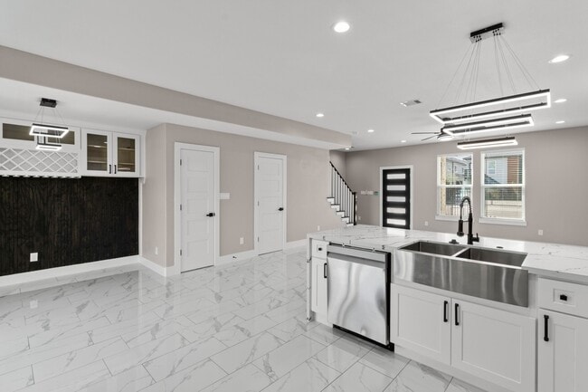 Photo - 7925 Colonial Ln
