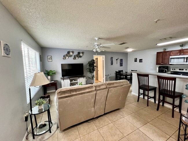 Photo - 976 Leeward Pl