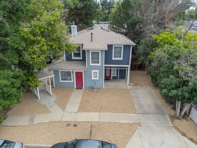 Building Photo - 2535 Spruce St Unit B