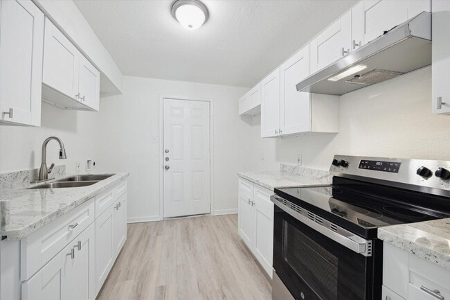 Photo - 5111 Clover St