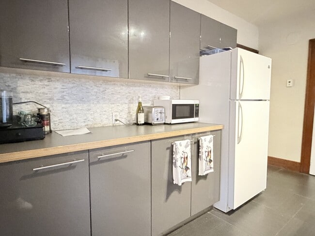 Photo - 693 Partington Ave Unité 2