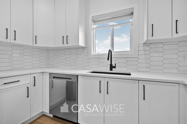 Photo - 9339-9222 222 St NW