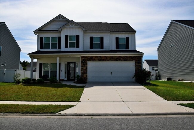 Building Photo - Spacious 4 bed, 2.5 bath Home with Neighborhood Amenities!