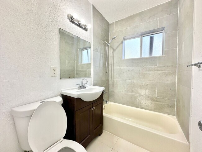 Photo - 1497 NE 118th Terrace Unidad 2