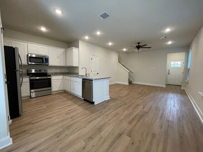 Photo - 10330 Lynwood Vlg