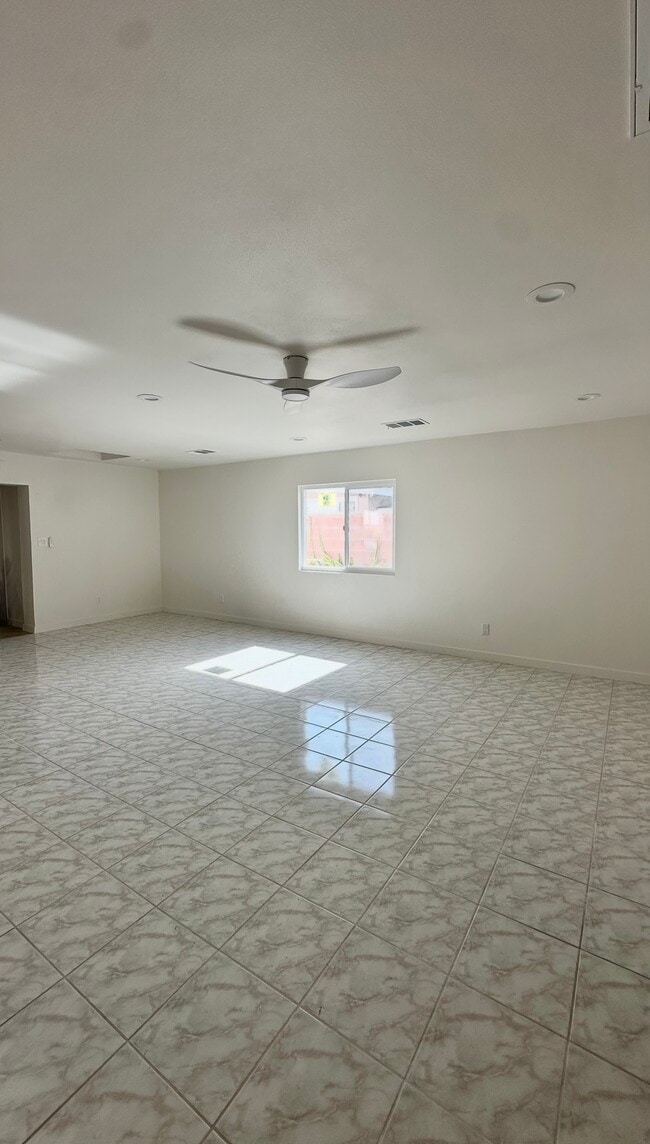 Photo - 2721 W Olive Ave