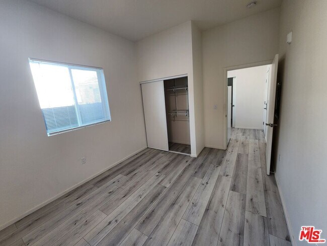 Photo - 1120 E 25th St Unidad 102