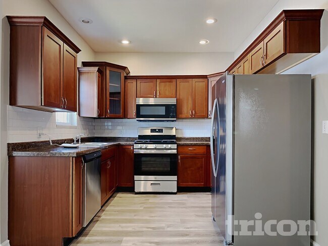 Photo - 4682 Bayview Dr