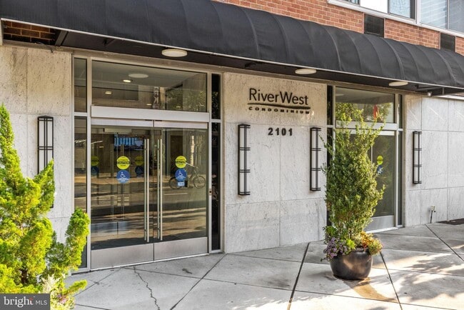 Main Entrance - 2101 Chestnut St Unit 304