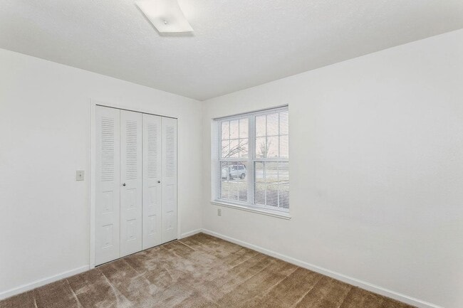 Colonial Pointe at Fairview Apartments