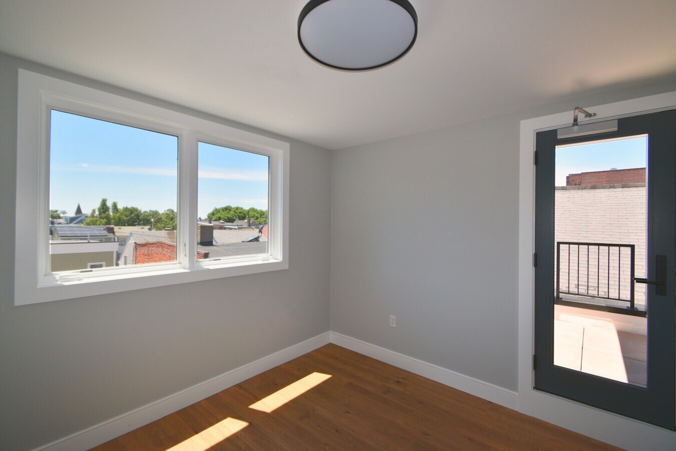 Photo - 449 W Broadway