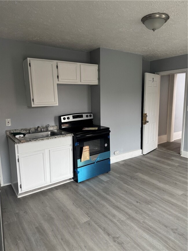 Photo - 751 Dewey Ave