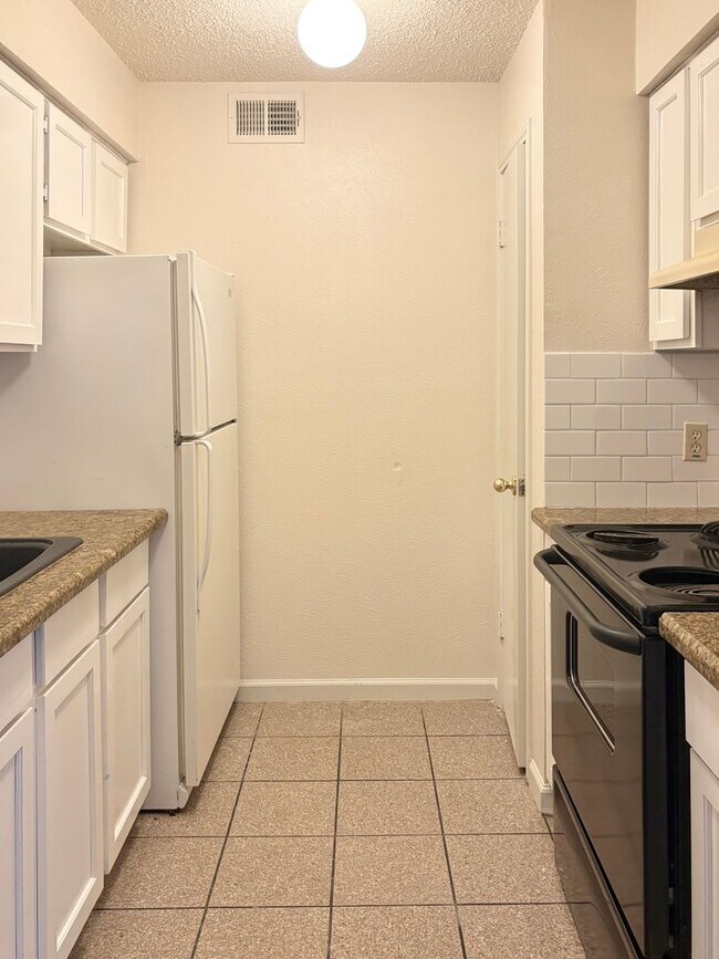 Photo - 8109 Skillman St