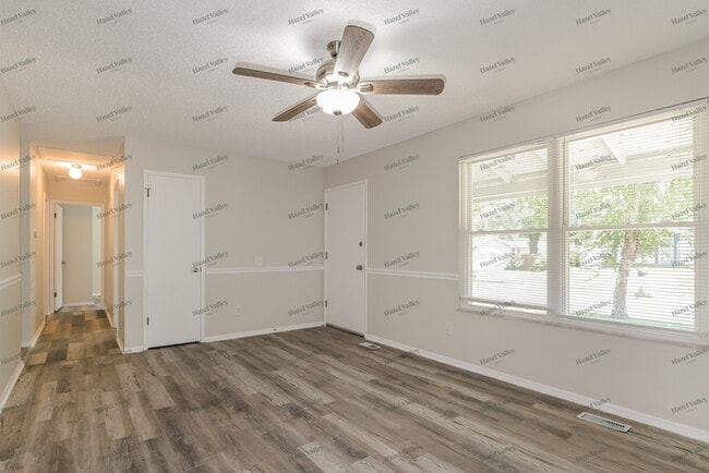 Photo - 2355 Lindsay Ln