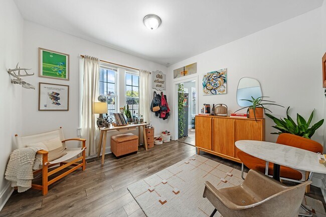 Photo - 1276 W 67th St Unidad B