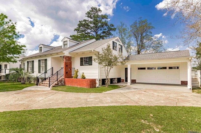 Photo - 222 E Sanders St