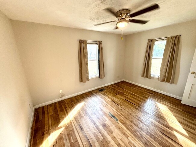 Photo - 2 Bedroom, 1 Bath Home - North Side Locati...