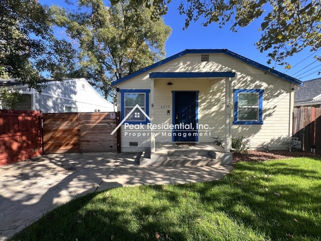 Photo - Nicely Updated 2bd/1ba House With Large Yard!