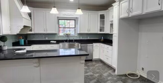 Photo - 615 O'Kane St