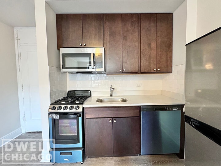 Photo - 3333 W Diversey Ave (Chicago, IL)
