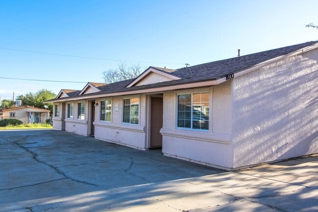 Building Photo - 8100 E Lakeshore Dr Unit Apt 02