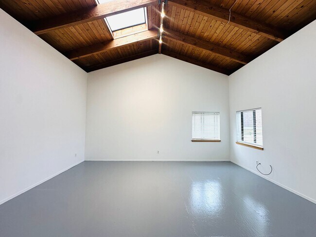 Photo - West Oakland 5th St Unidad 1533 5th St