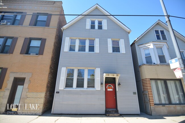 Building Photo - 3732 N Ashland Ave Unit 3