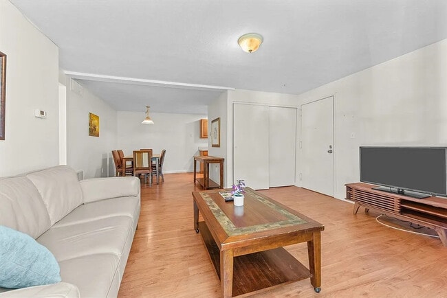 Photo - 8 Post Oak Ln Unit Bright and sunny 2 bedroom 2 bath