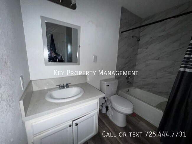 Photo - 2 BEDROOM 2 BATH, FIRST FLOOR UNIT, RENOVA... Unidad #1