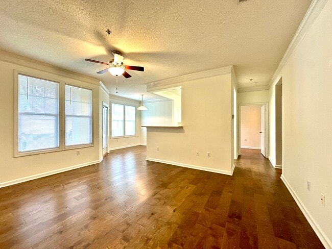 Building Photo - 2 Bedroom, 2 Bath Condo in Southampton Poi...