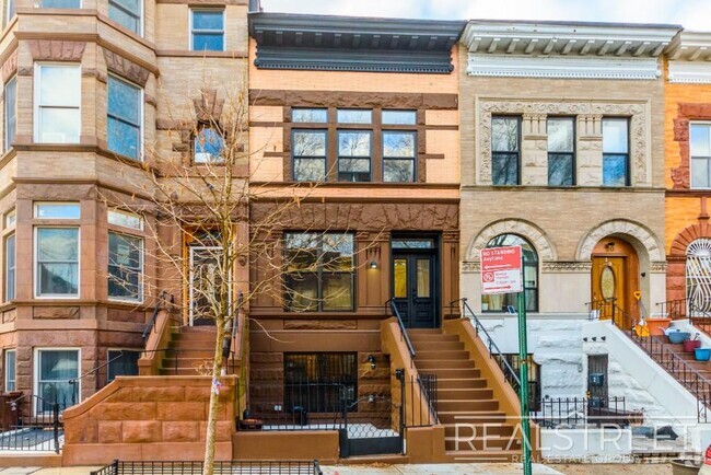 Building Photo - Magnificant Brownstone Triplex in Crown He... Unit 1 Rental