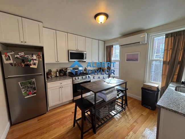 Building Photo - 83 Bolton St Unit 1