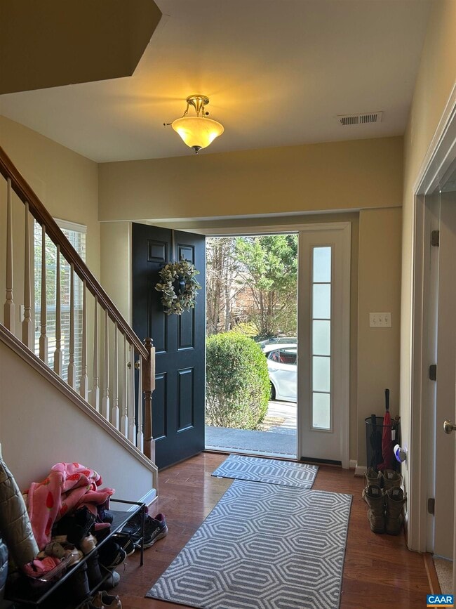 Photo - 735 Rainier Rd