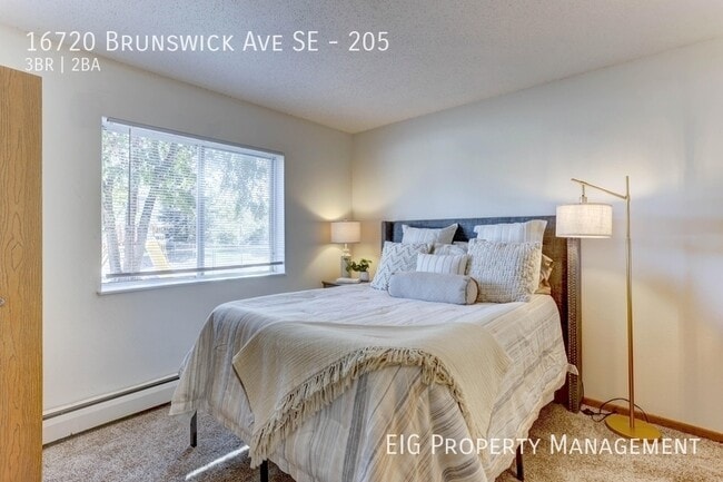 Photo - 16720 Brunswick Ave SE Unidad 205