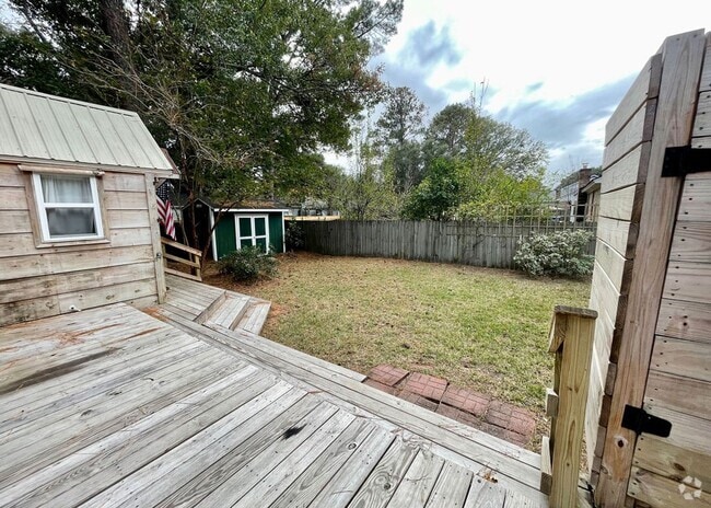 Building Photo - Available 8/1. Great 4 BR Home with Detach...