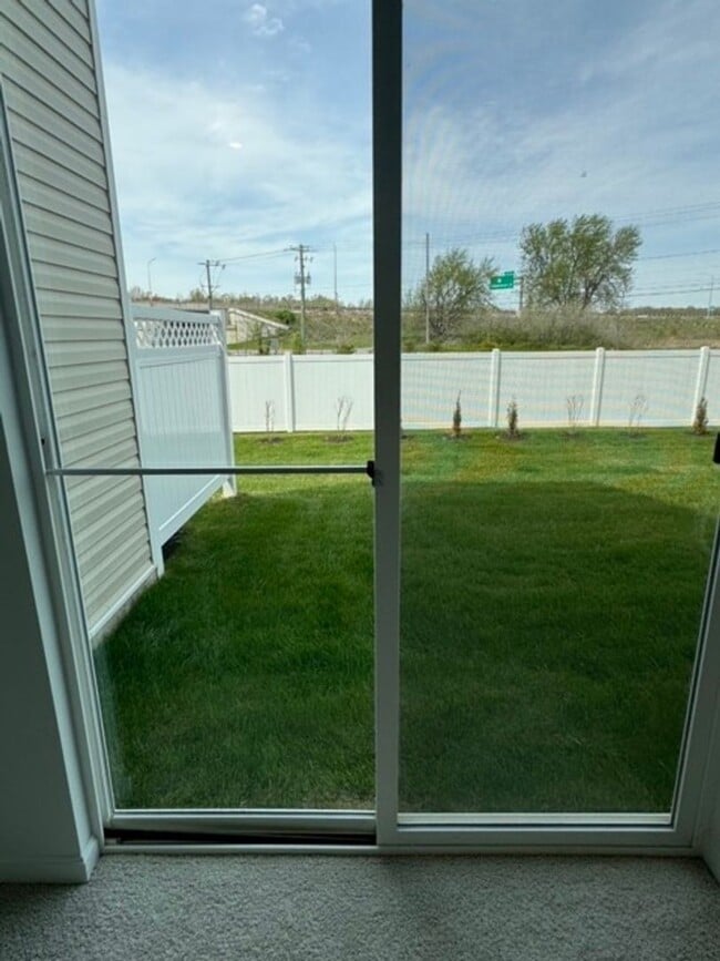 Photo - 208 Douglas Wy