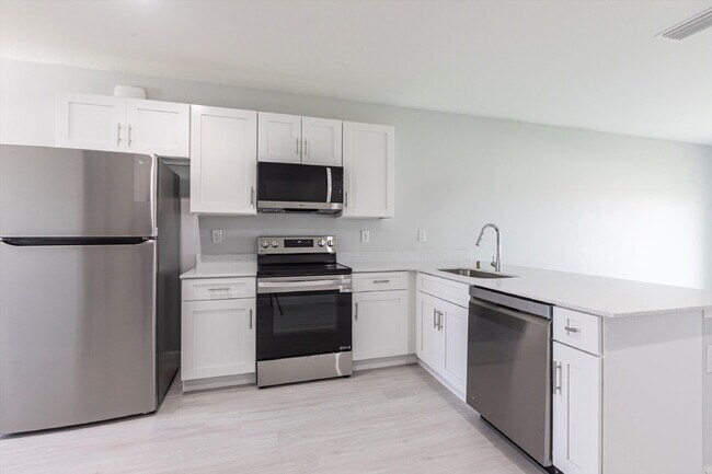 Photo - BRAND NEW Construction, 3 bed / 2 bath Ren...
