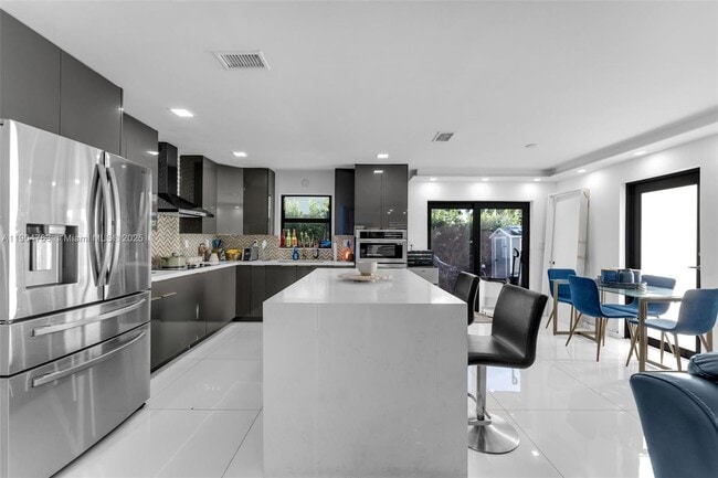 Photo - 10364 SW 6th St