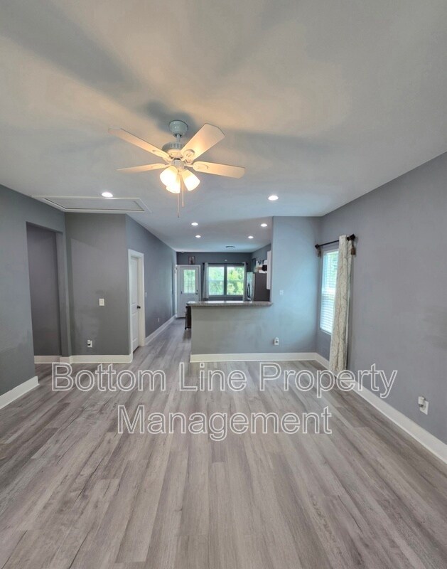 Photo - 51 Hawthorne St SW