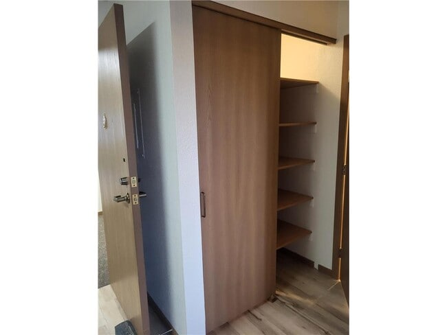 Photo - 609 Main St S Unit 4