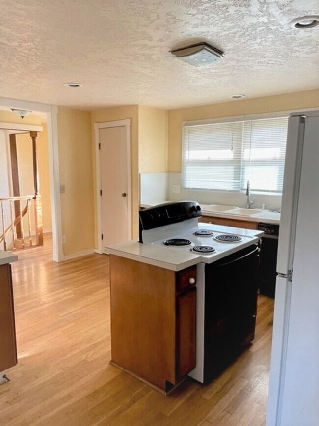 Photo - 730 Telegraph Rd Unit A