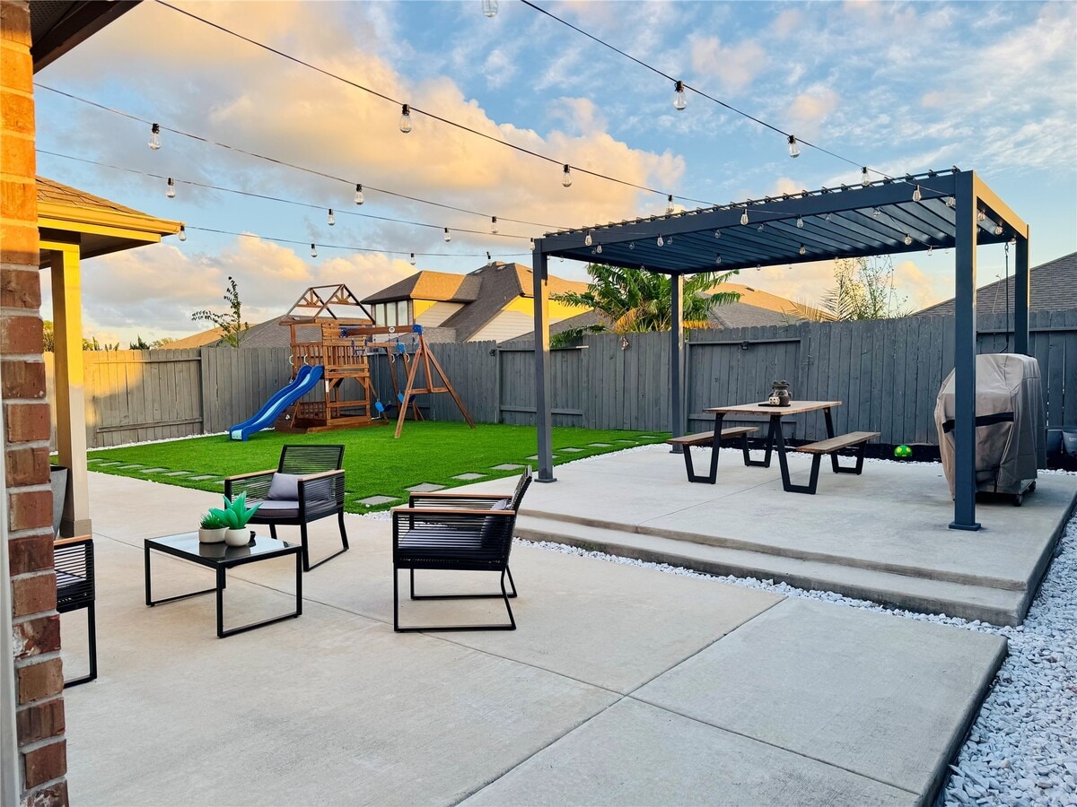 Photo - 18227 Grayson Blf Wy