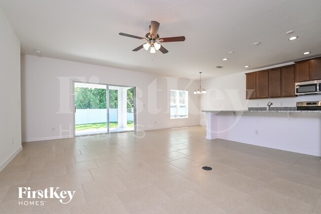 900 Avenal Ln