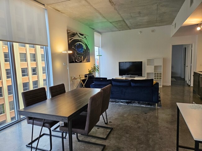 Dinning area - 151 SE 1st St Unit 801