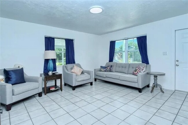 Photo - 1428 16th St W