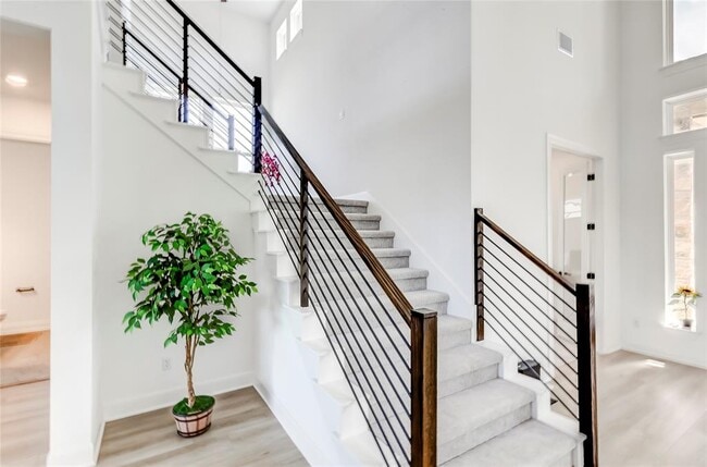 Photo - 462 Old Stone Rd